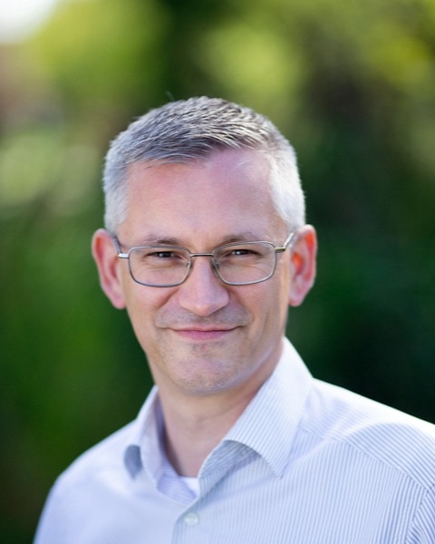 Headshot of Peter va Ooijen