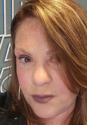 Headshot_Elyse Thomas 1