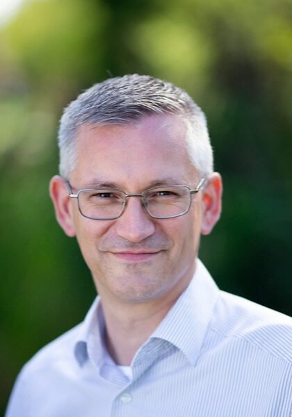 Headshot of Peter va Ooijen